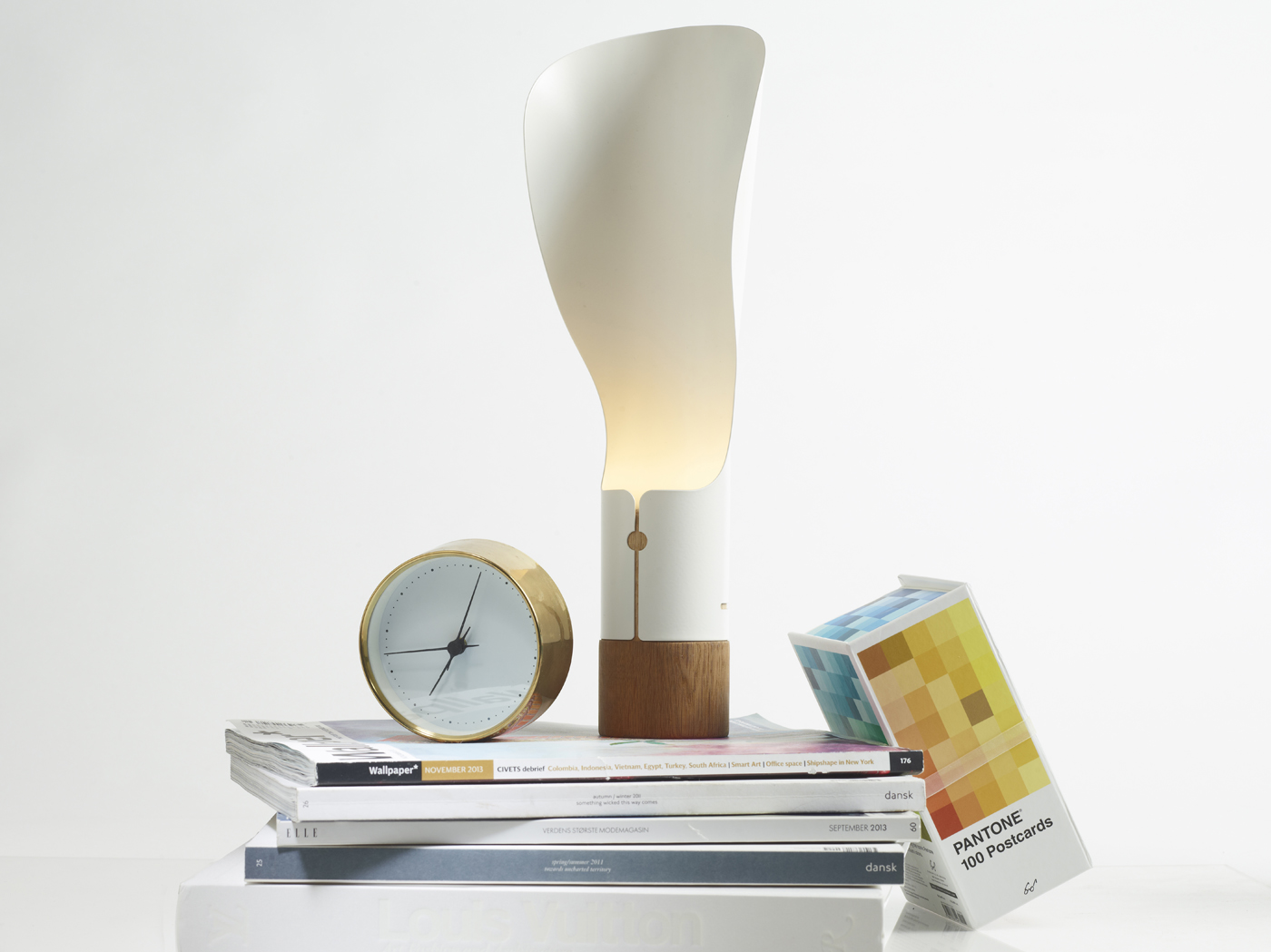 ‘Collar’ table lamp